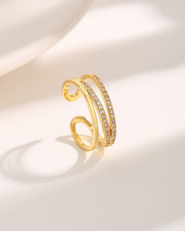 O estilo simples comuta anéis abertos banhados a ouro do zircão 18K do embutimento do chapeamento de cobre da forma de C