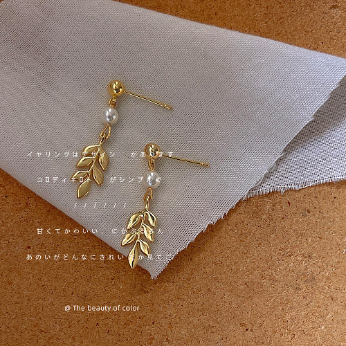 1 paire de boucles d'oreilles pendantes en plaqué or 14 carats avec feuille de cuivre élégante