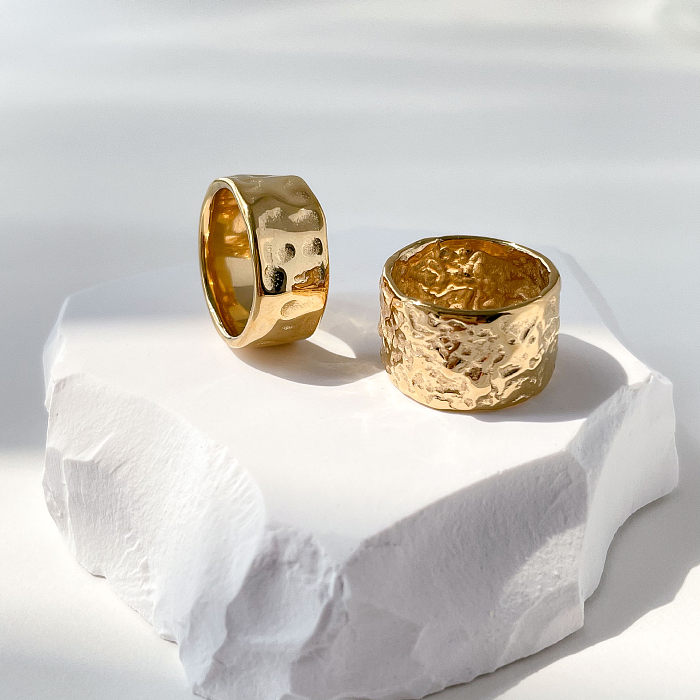 Anéis folheados a ouro do chapeamento de aço Titanium da cor sólida do estilo simples