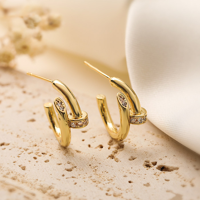 1 par de pinos de orelha banhados a ouro 18K, estilo simples, formato C, chapeamento, incrustação, zircão de cobre