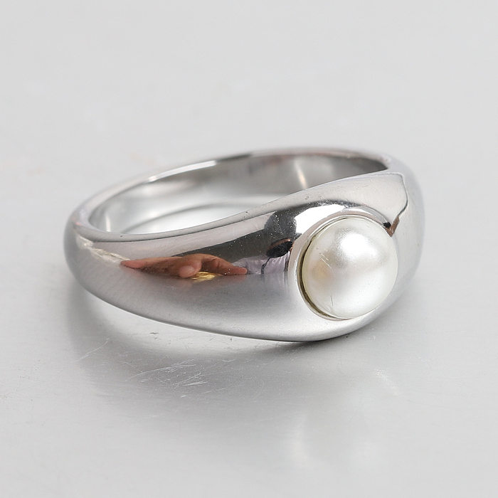Geometrische Ringe im klassischen Stil mit Titanstahlbeschichtung und Intarsien aus künstlichen Perlen
