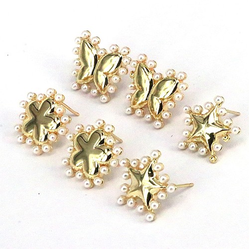 1 paire de clous d'oreilles plaqués or, fleur étoile douce, incrustation de papillon, perles artificielles en cuivre