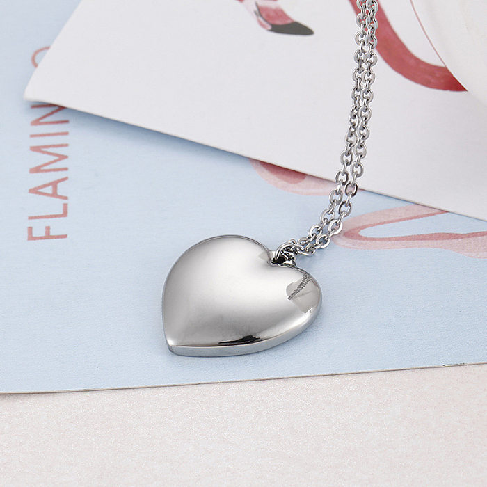 Collar en forma de corazón Pendientes de pareja Conjunto de pendientes y collar de clavícula de acero de titanio a la moda