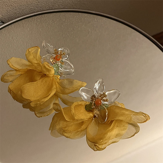 1 par de brincos românticos de cobre com revestimento de flores em tecido arílico