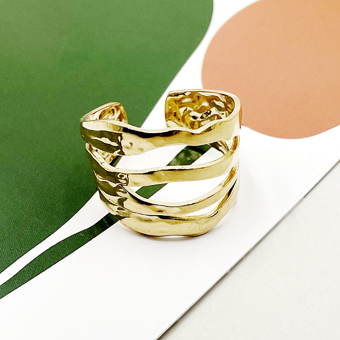 Anéis banhados a ouro ocos em camadas de metal de aço inoxidável de cor sólida estilo moderno casual