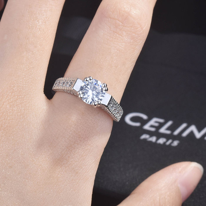 Heller offener Ring mit superblinkenden Herzen und Pfeilen aus Zirkon mit 1 Karat Moissan-Diamant