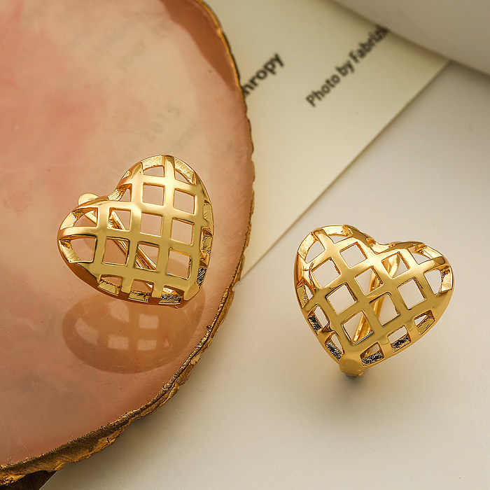 1 Paar schlichte Pendel-Ohrringe in Herzform mit ausgehöhltem Kupfer und 18-Karat-Vergoldung