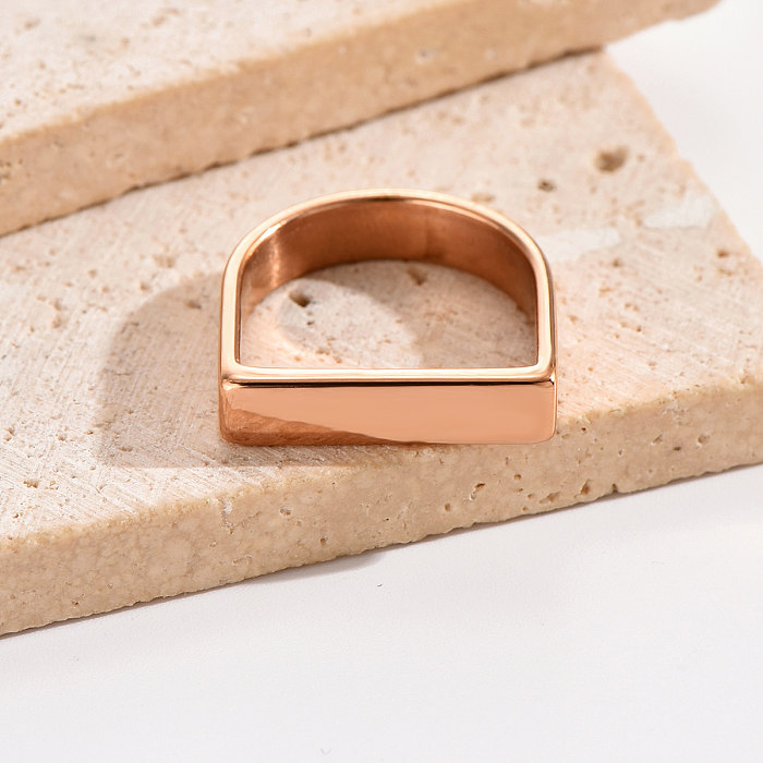 Anéis banhados a ouro rosa de polimento de aço inoxidável de cor sólida de estilo simples