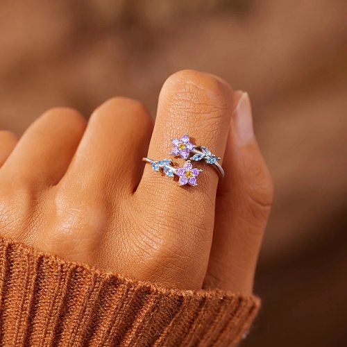 Anéis de zircão com incrustações de cobre e flores de folha da moda