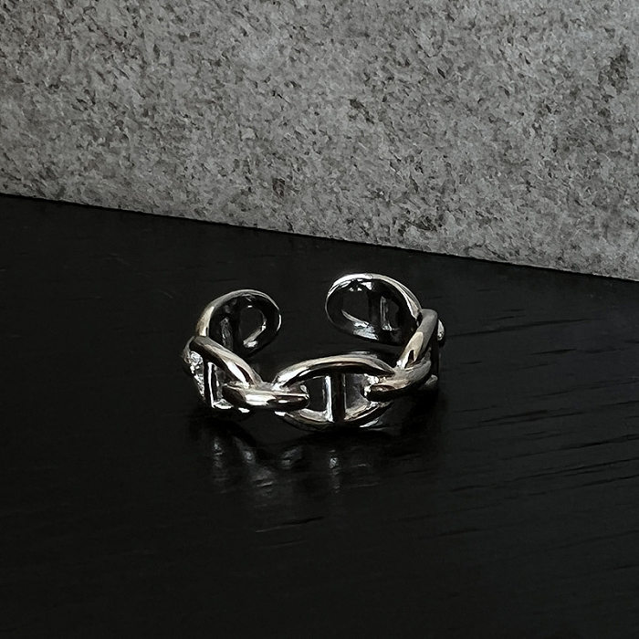Placage de cuivre torsadé de couleur unie de Style Simple IG, anneaux ouverts ajourés
