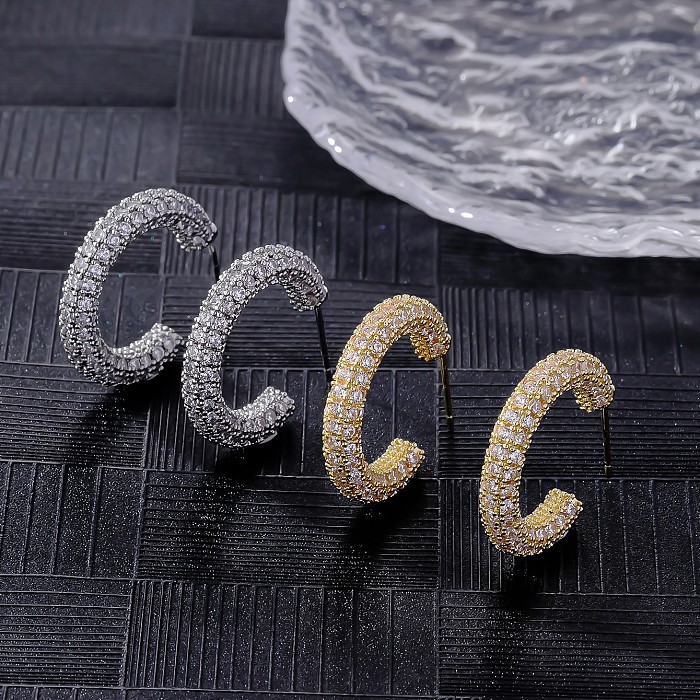 1 par de brincos de orelha banhados a ouro branco 18K estilo moderno em forma de C chapeado com zircônia de cobre