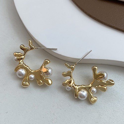 1 Paar Streetwear-Ohrstecker mit unregelmäßiger Beschichtung und Inlay aus Kupfer mit künstlichen Perlen