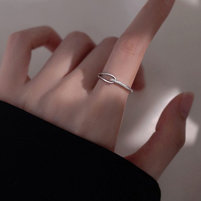 Offene Ringe mit geometrischer Verkupferung im modernen Stil
