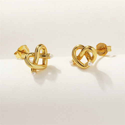 1 par de pinos de orelha banhados a ouro 18K, estilo simples e doce, formato de coração, resina plástica, cobre
