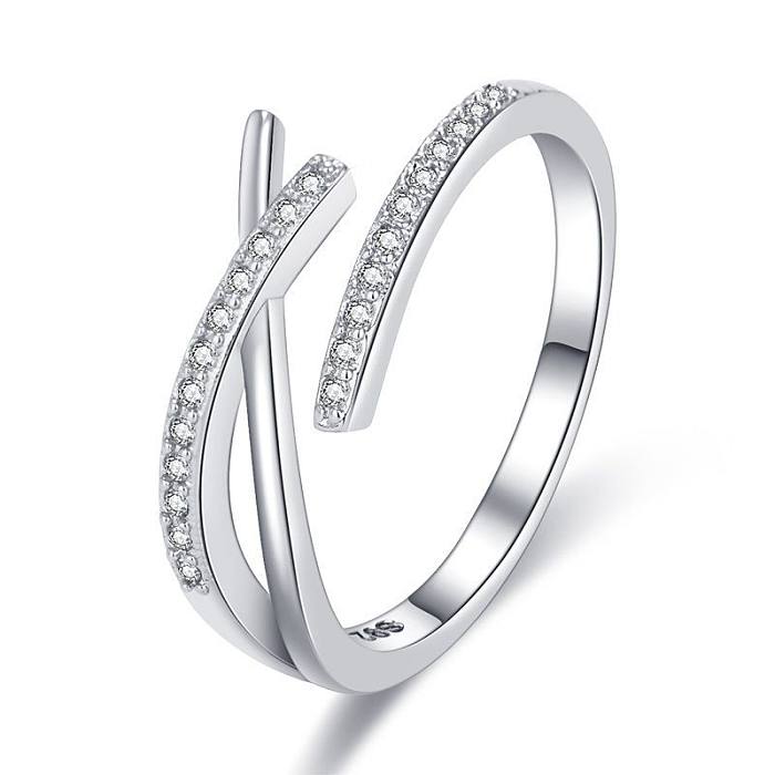Offene Ringe im einfachen Stil mit geometrischen Verkupferungseinlagen und künstlichen Edelsteinen