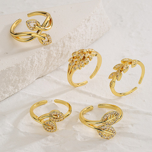 O estilo simples comuta o anel aberto do zircão folheado ouro do cobre 18K da flor da folha no volume