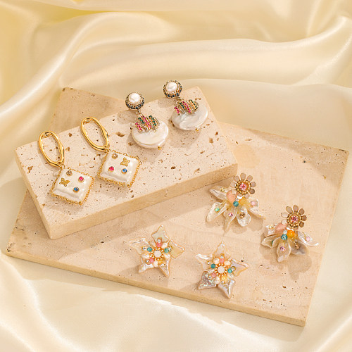1 par de pendientes colgantes chapados en oro de 18 quilates con incrustaciones de cobre, perlas artificiales, diamantes de imitación, ágata, flor de estrella de mar redonda dulce de estilo moderno