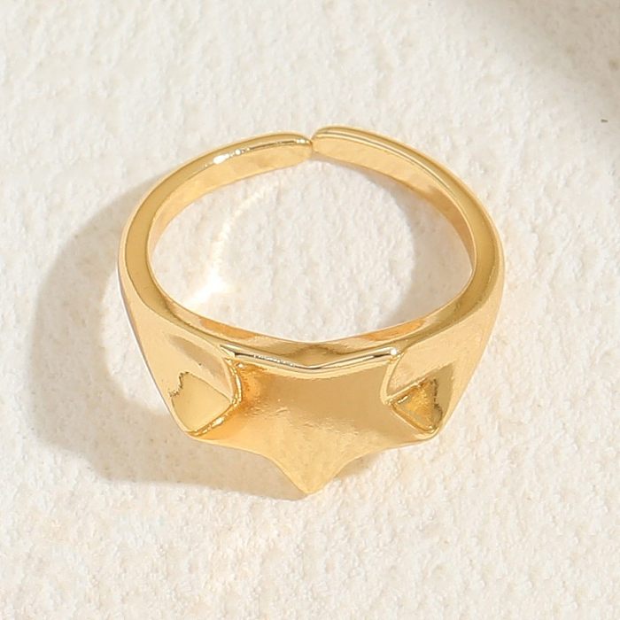 Elegante e luxuoso estilo clássico estrela geométrica chapeamento de cobre incrustação de pérolas artificiais banhado a ouro 14K anel aberto