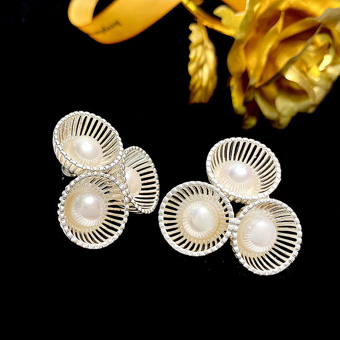 1 paire de clous d'oreilles en perles artificielles en cuivre, incrustation de placage de fleurs pour femmes