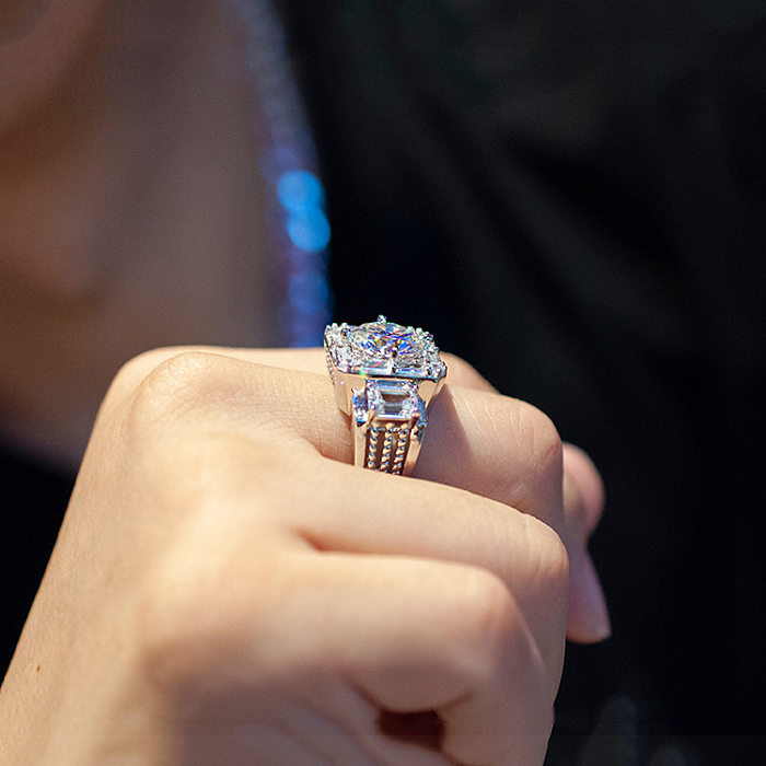 Anéis luxuosos de pedras preciosas artificiais com embutimento quadrado de latão