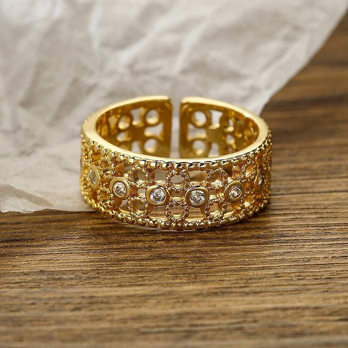 Schlichter Stil, rund, verkupfert, mit Zirkon-Einlage, 18 Karat vergoldet, offene Ringe