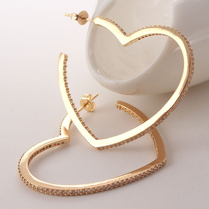 1 par de brincos banhados a ouro com zircônia de cobre estilo simples em formato de coração