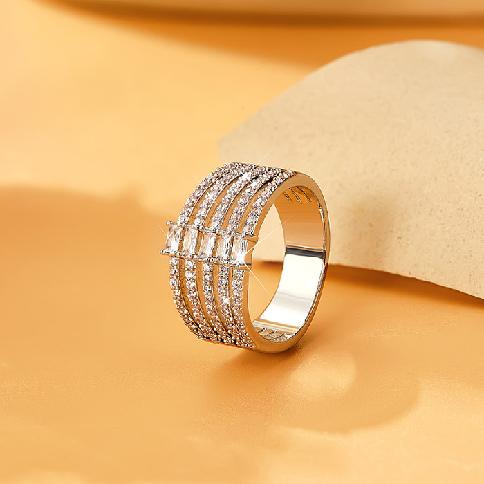 Comute anéis banhados a ouro branco de zircão em camadas de cobre de cor sólida