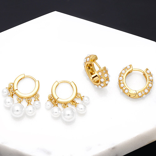 1 paire de boucles d'oreilles rondes de Style Simple, incrustation de perles de cuivre et de Zircon plaqué or 18 carats