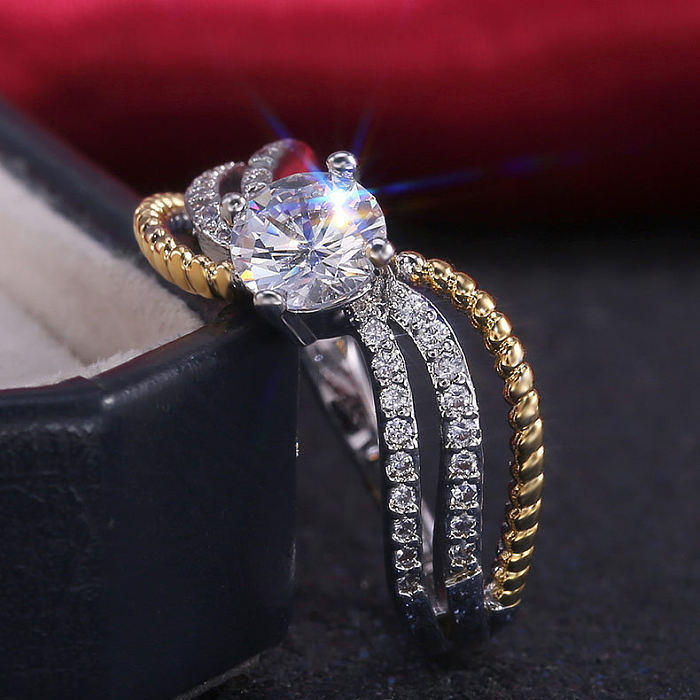 Ringe im klassischen Stil mit geometrischen Kupfereinlagen und künstlichen Edelsteinen