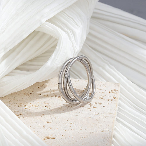 Anéis folheados a prata com revestimento de aço inoxidável de cor sólida estilo simples
