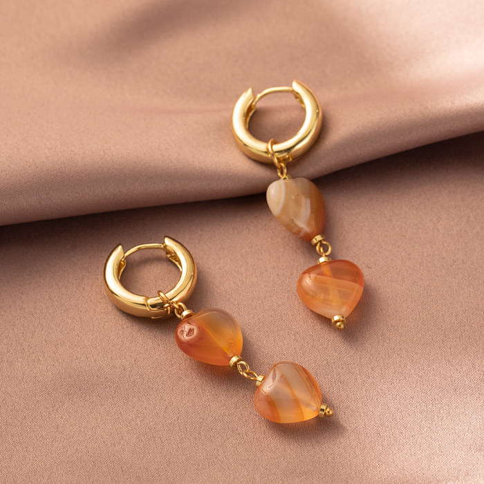 1 par de brincos elegantes em formato de coração com pedra natural e cobre