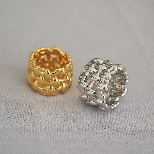 Anéis banhados a ouro irregulares de latão de cor sólida estilo simples
