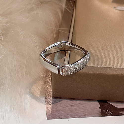Anéis abertos elegantes com strass geométricos de cobre embutidos