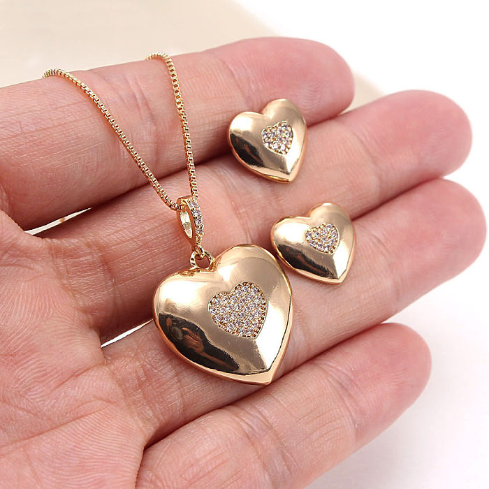 Conjunto de joyería chapado en oro con incrustaciones de cobre y circonita básica en forma de corazón