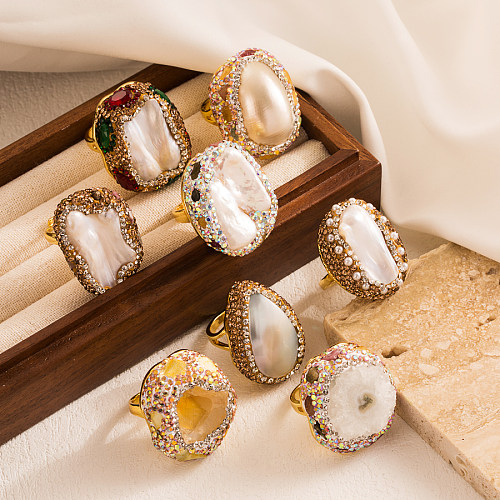 Anillo abierto chapado en oro con circonita perla y incrustaciones irregulares de cobre ovalado de vacaciones