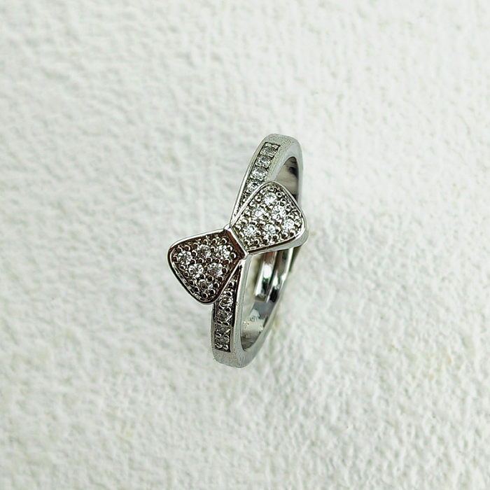 Anillos abiertos de diamantes de imitación con incrustaciones de cobre y mariposa de flor glamorosa
