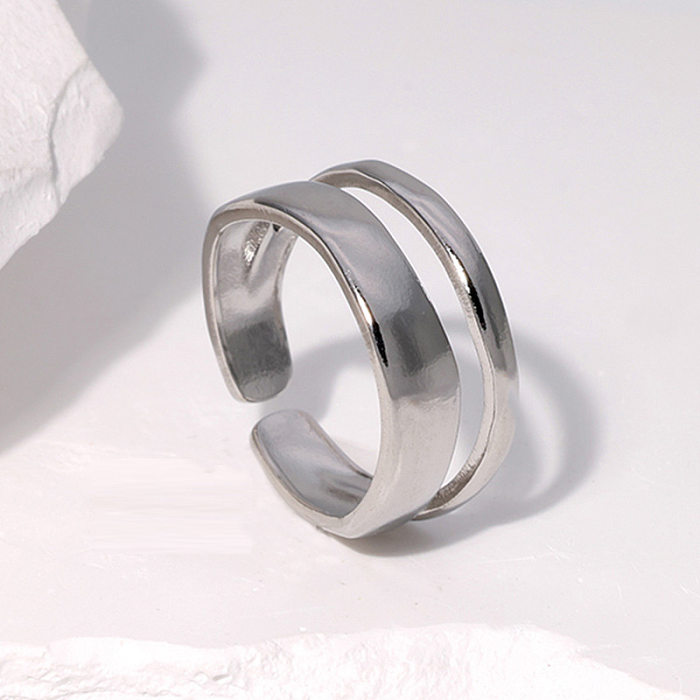 Einfacher, geometrischer offener Ring aus Edelstahl mit Aushöhlung, 1 Stück