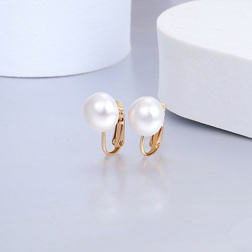 1 par de elegantes puños de oreja chapados en oro de 18 quilates con incrustaciones tridimensionales de perlas artificiales de cobre y plástico de estilo moderno y elegante