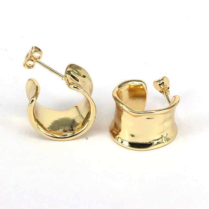 1 paire de boucles d'oreilles plaquées or 18 carats avec incrustation de placage géométrique en cuivre et zircon