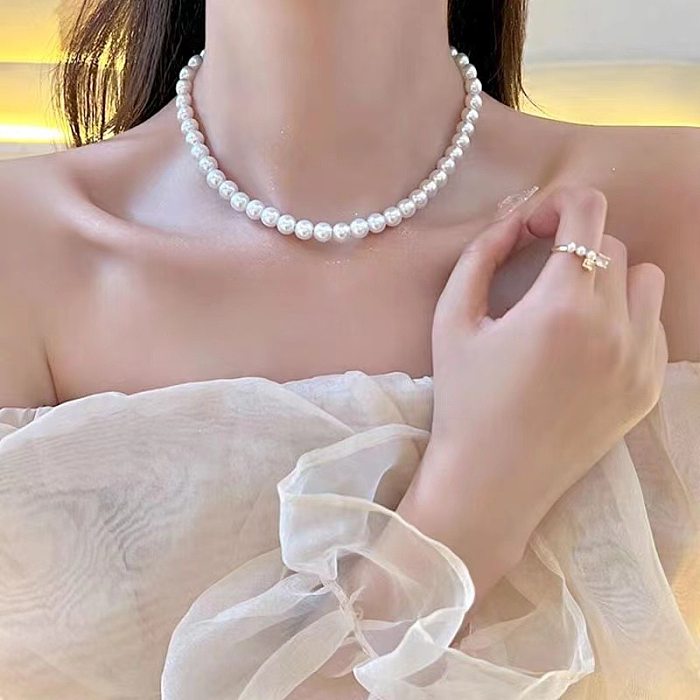 Elegante Halskette mit Kupferperlenbeschichtung
