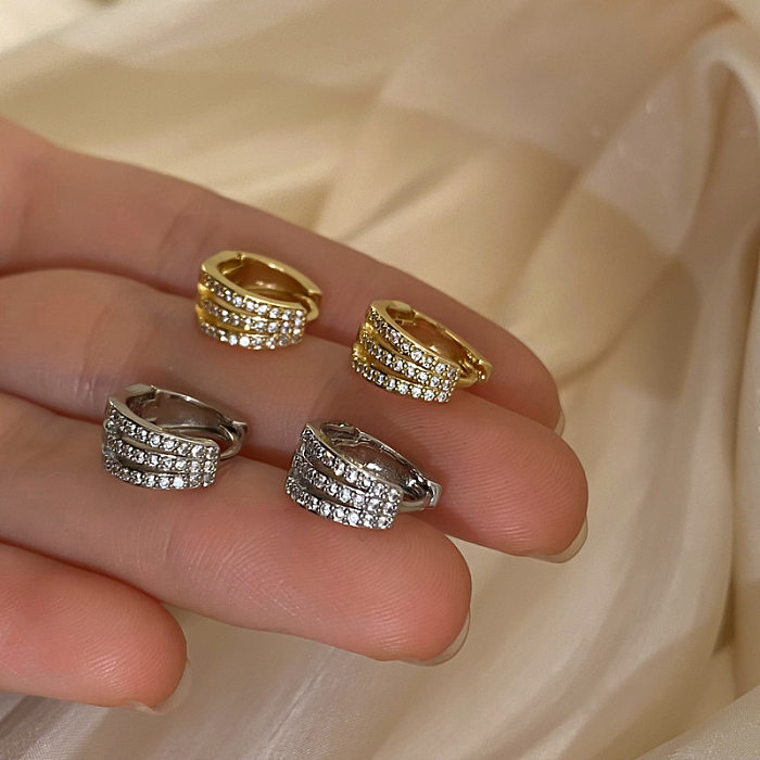 1 Paar moderne runde vergoldete Ohrringe mit Inlay aus Kupfer und künstlichen Edelsteinen
