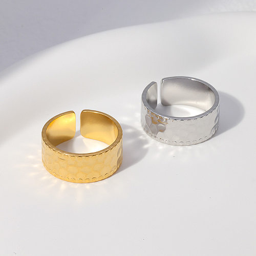 Offener Ring aus Edelstahl im Vintage-Stil mit Hammermuster