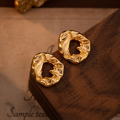 1 paire de clous d'oreilles plaqués or et cuivre plissés, Style Simple, rond