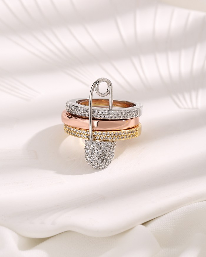 Anéis banhados a ouro geométricos básicos do zircão 18K do embutimento do chapeamento de cobre do estilo simples