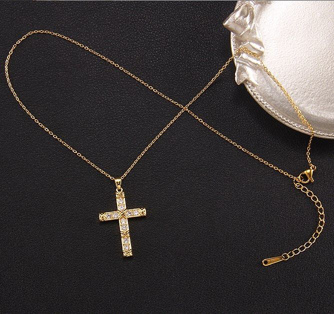 Collier pendentif élégant en Zircon avec incrustation de cuivre et croix pour femme