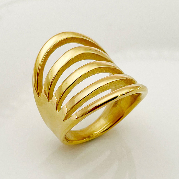 O chapeamento de aço inoxidável da cor sólida do deslocamento do estilo simples escava anéis banhados a ouro