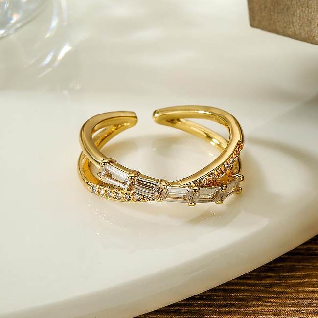Offene Ringe im klassischen Stil mit geometrischen Kupfer-Unregelmäßigkeiten und künstlichen Edelsteinen