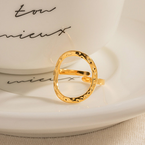 O chapeamento de aço inoxidável oval do estilo simples escava anéis chapeados ouro 18K