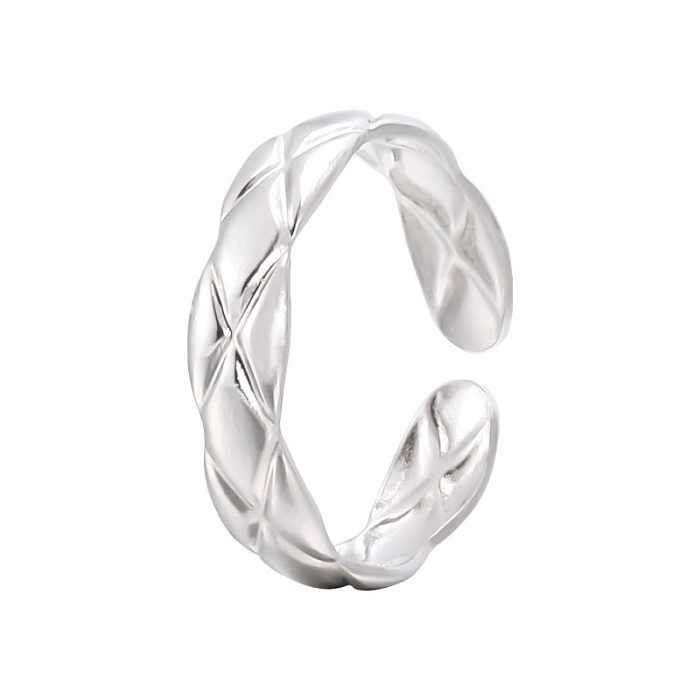 Offener Ring mit geometrischer Retro-Beschichtung aus Edelstahl