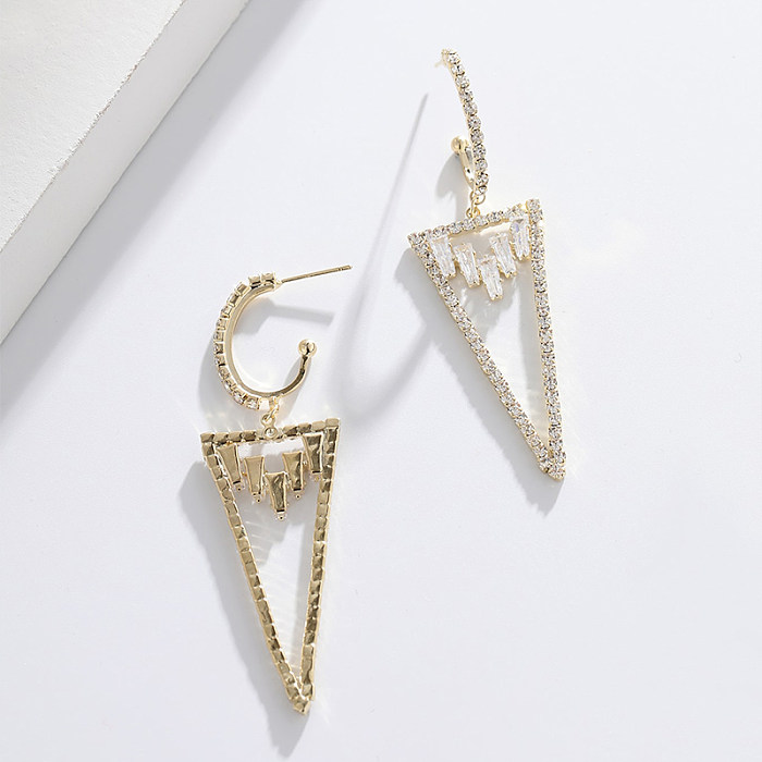 1 Pair Retro Simple Style Commute Triangle Hollow Out Inlay Copper Zircon Drop Earrings